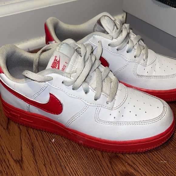 Red & white Force 1 - Picture 5 of 5